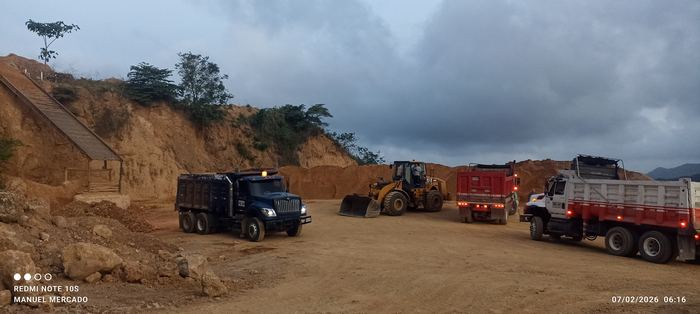 Flota de volquetas para transporte de materiales